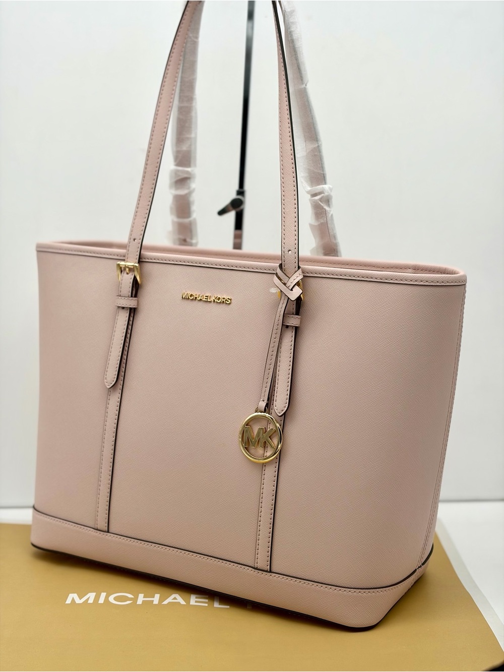MICHAEL KORS Jet Set Travel Lg Top Zip Shoulder Tote Saffiano Leather
Pwdr Blush